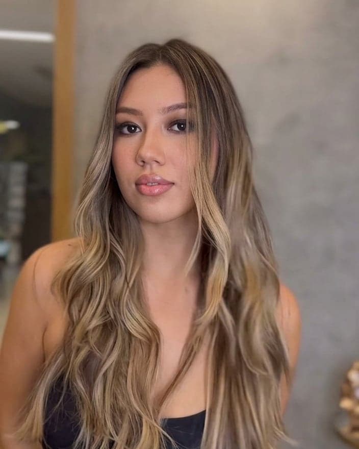 Brenda, designer de sobrancelhas, manicure e pedicure